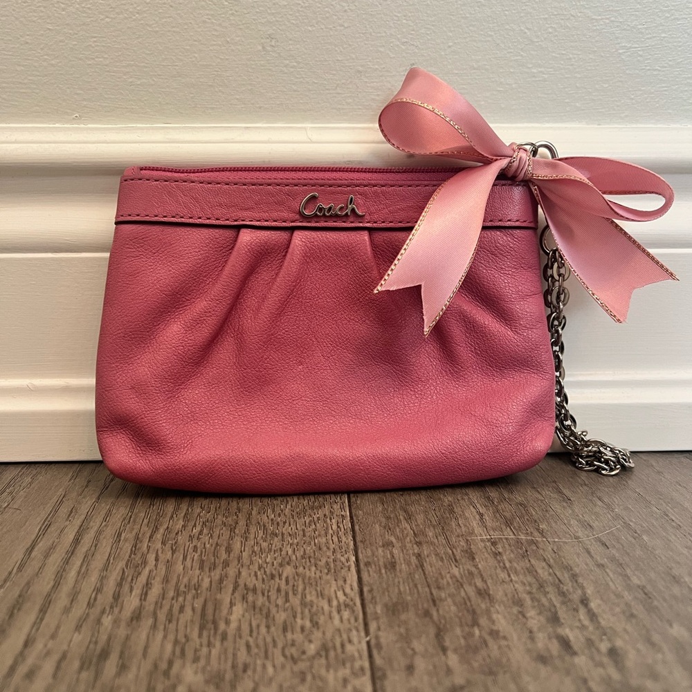 🎀 Coach Rose Pink Leather Wristlet with Bow Accent